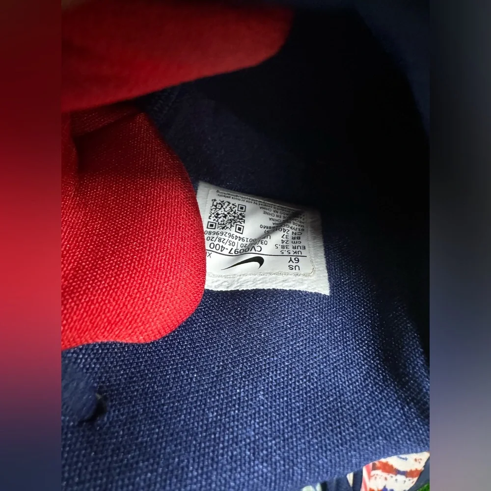 NIKE KYBRID S2 HYBRID YOUTH SIZE‎ 6.0 4TH OF JULY 